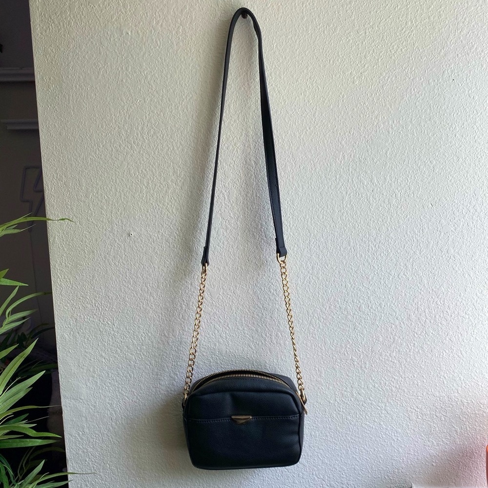 Pull&Bear black and gold crossbody purse 💫